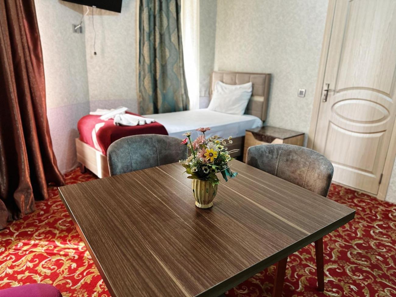 Avi Hotel บากู ภายนอก รูปภาพ