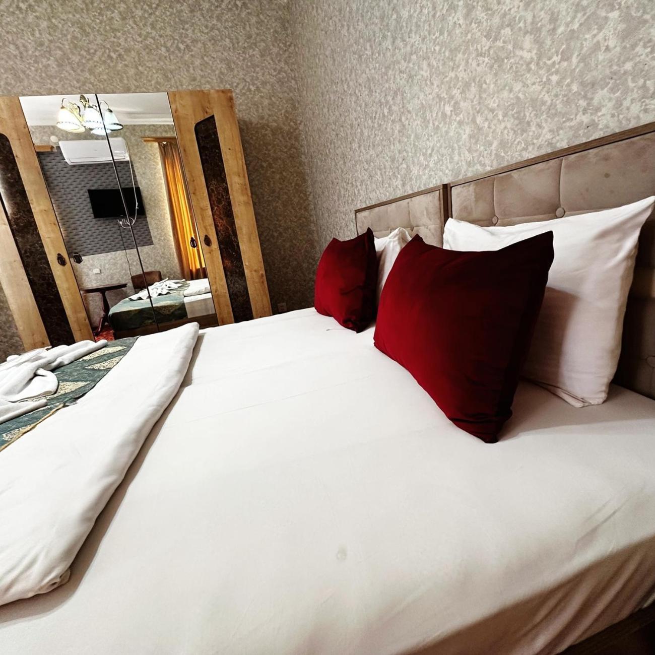 Avi Hotel บากู ภายนอก รูปภาพ