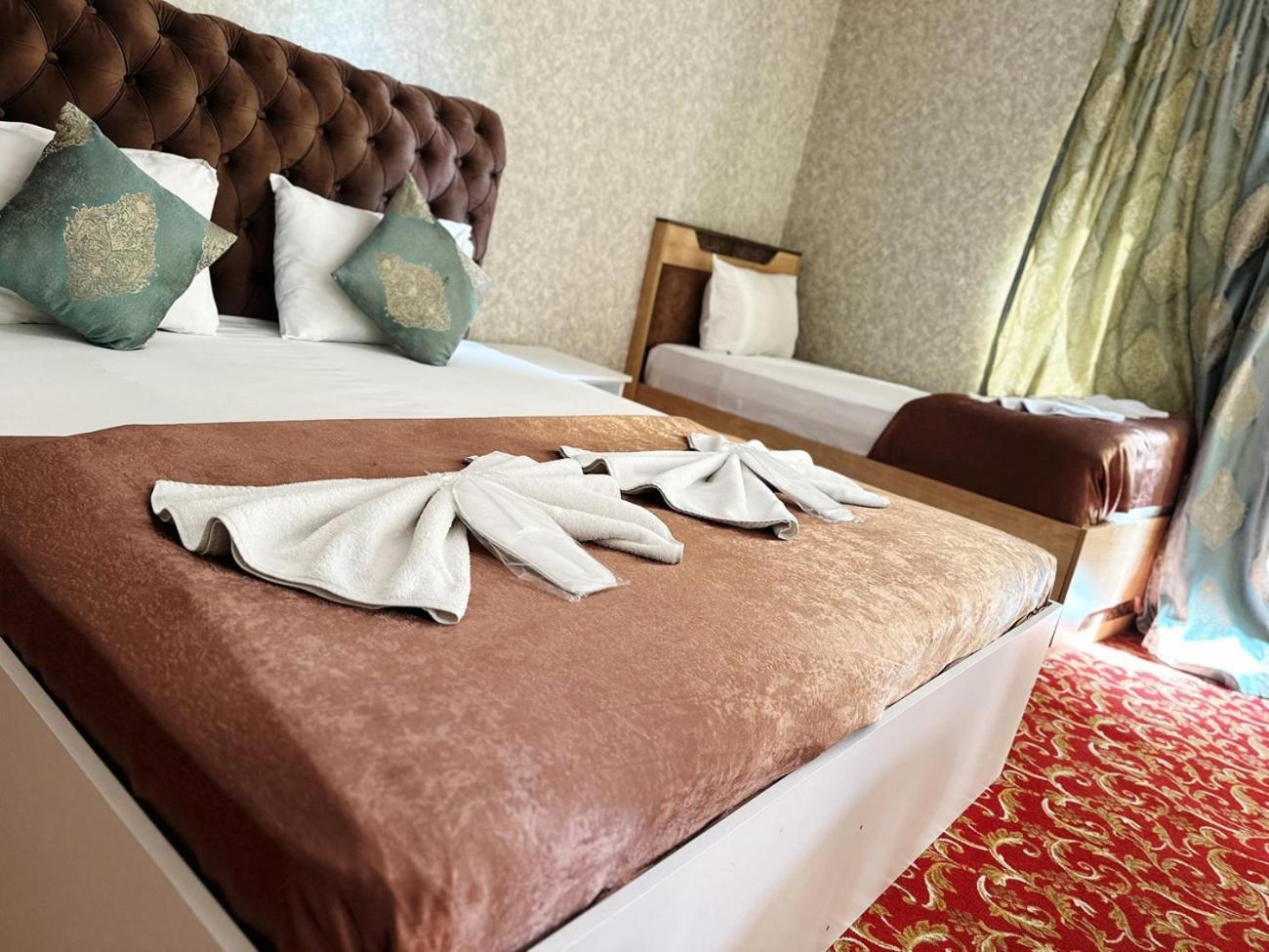 Avi Hotel บากู ภายนอก รูปภาพ