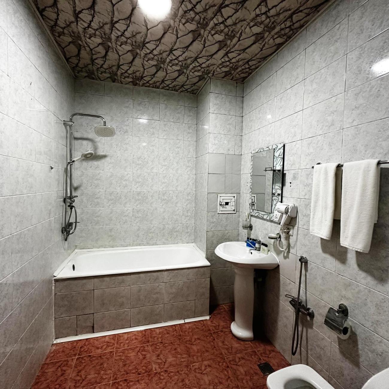 Avi Hotel บากู ภายนอก รูปภาพ