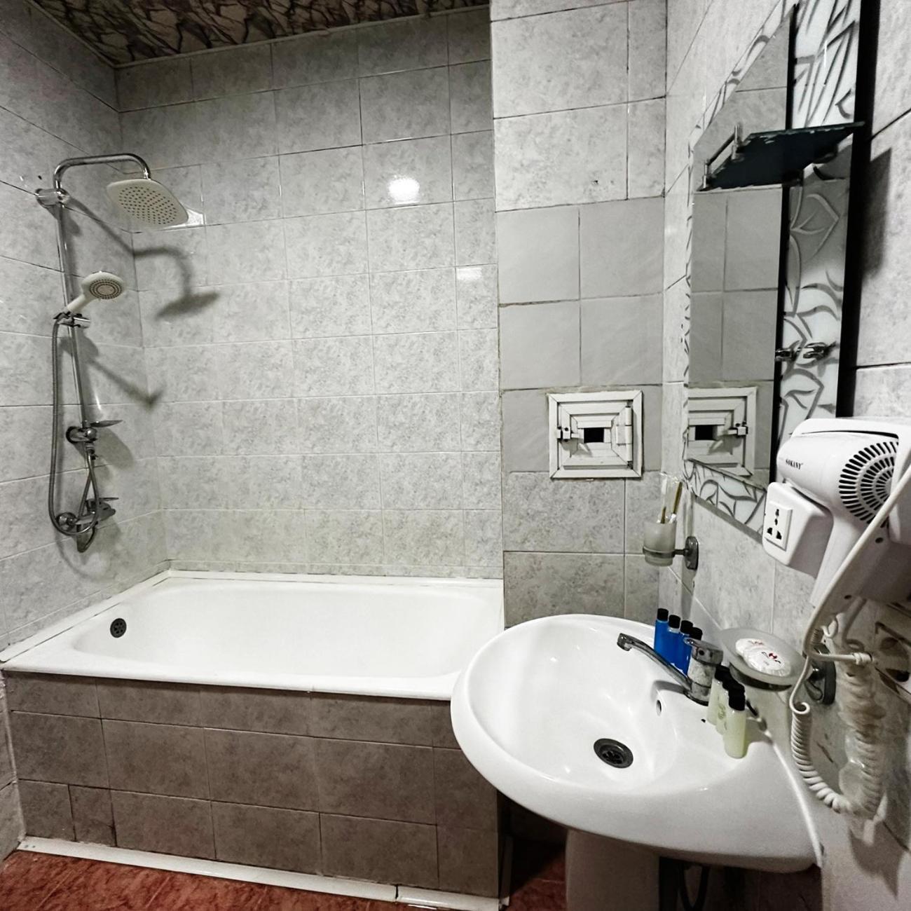 Avi Hotel บากู ภายนอก รูปภาพ