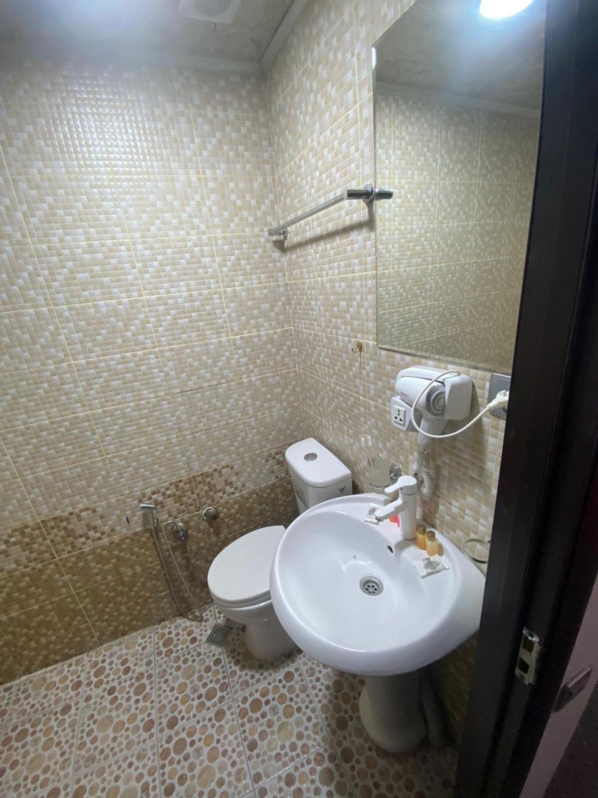 Avi Hotel บากู ภายนอก รูปภาพ
